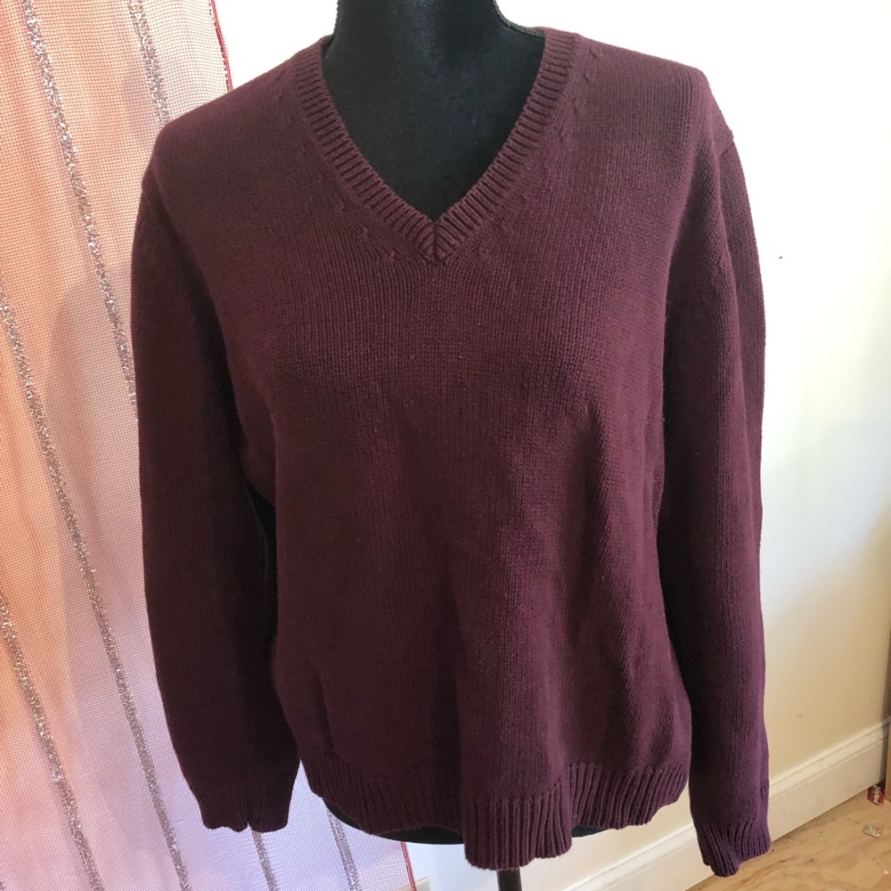 💛 5 /$20- St. John’s Bay wine colored sweater
